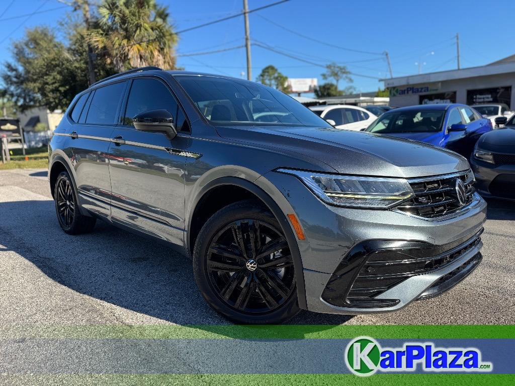 2022 Volkswagen Tiguan SE R-LINE BLACK's photo