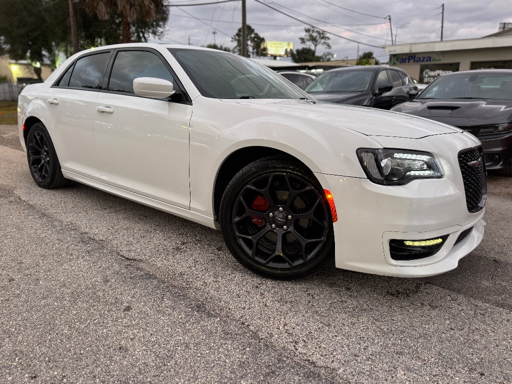 2019 Chrysler 300 S's photo