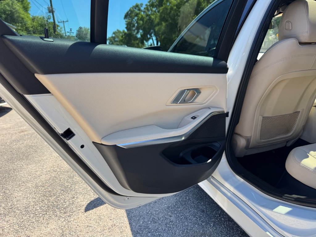 2021 BMW 3 Series 330i - Photo 19