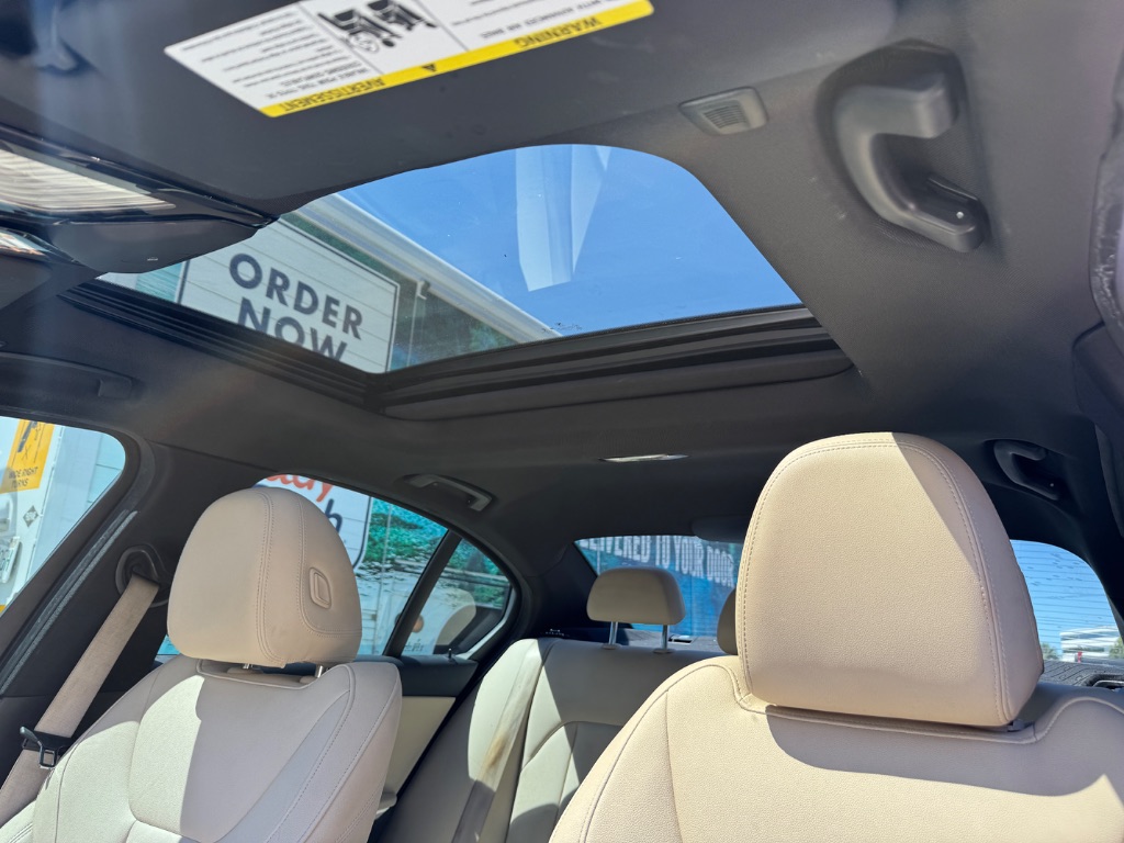 2021 BMW 3 Series 330i - Photo 18