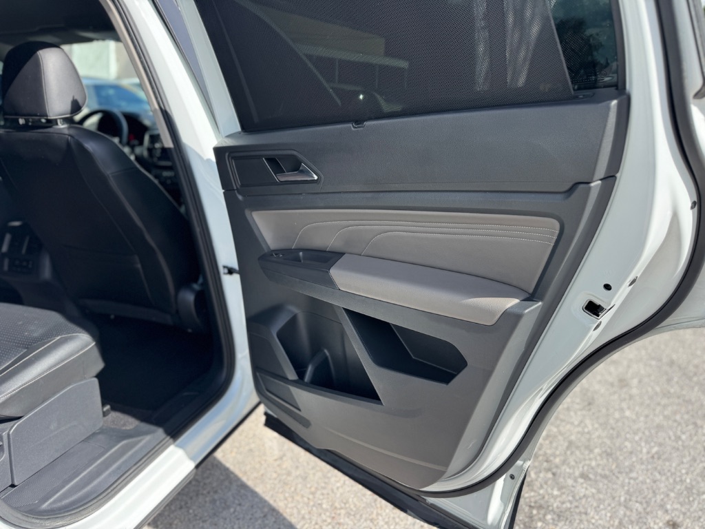 2022 Volkswagen Atlas SE w/Tech - Photo 28