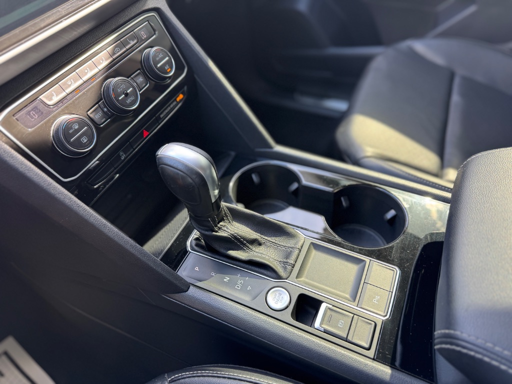 2022 Volkswagen Atlas SE w/Tech - Photo 12