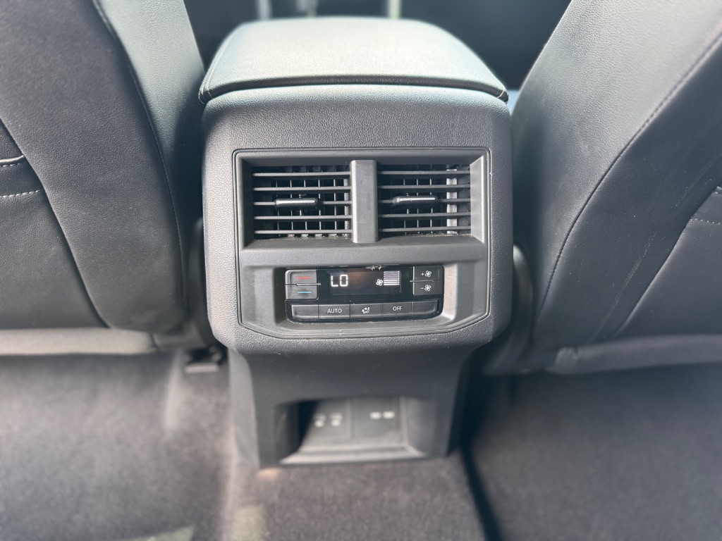 2022 Volkswagen Atlas SE w/Tech - Photo 21