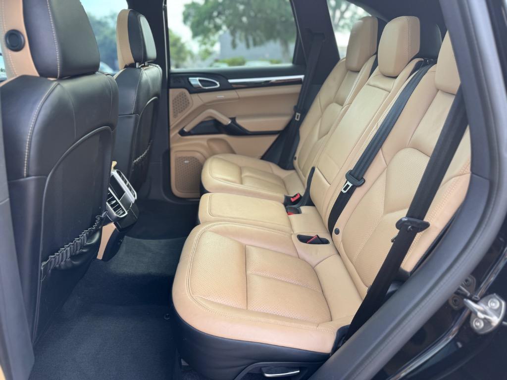 2018 Porsche Cayenne Platinum Edition - Photo 23