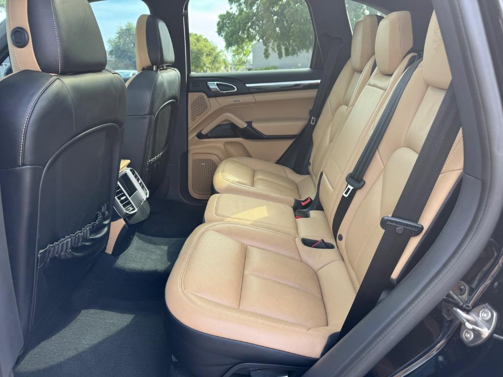 2018 Porsche Cayenne Platinum Edition - Photo 21