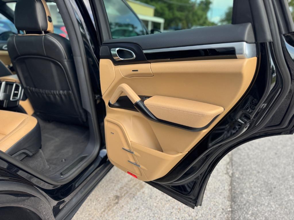 2018 Porsche Cayenne Platinum Edition - Photo 25